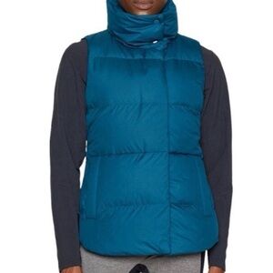 Athleta Downtown Puffer Vest in Blue size XL